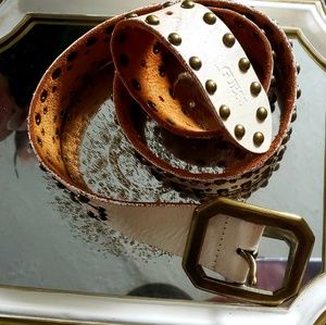 GUESS WHITE BELT WITH EMBELLISHMENTS.